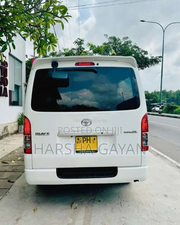 Toyota KDH 2014 Van (Used)