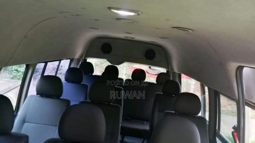 Toyota KDH222 Japan 2010 Van (Used)