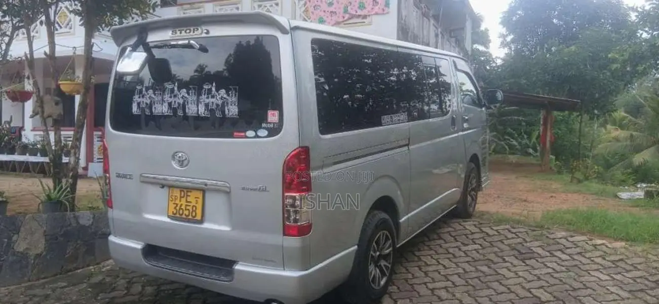 Toyota KDH 2004 Van (Used)