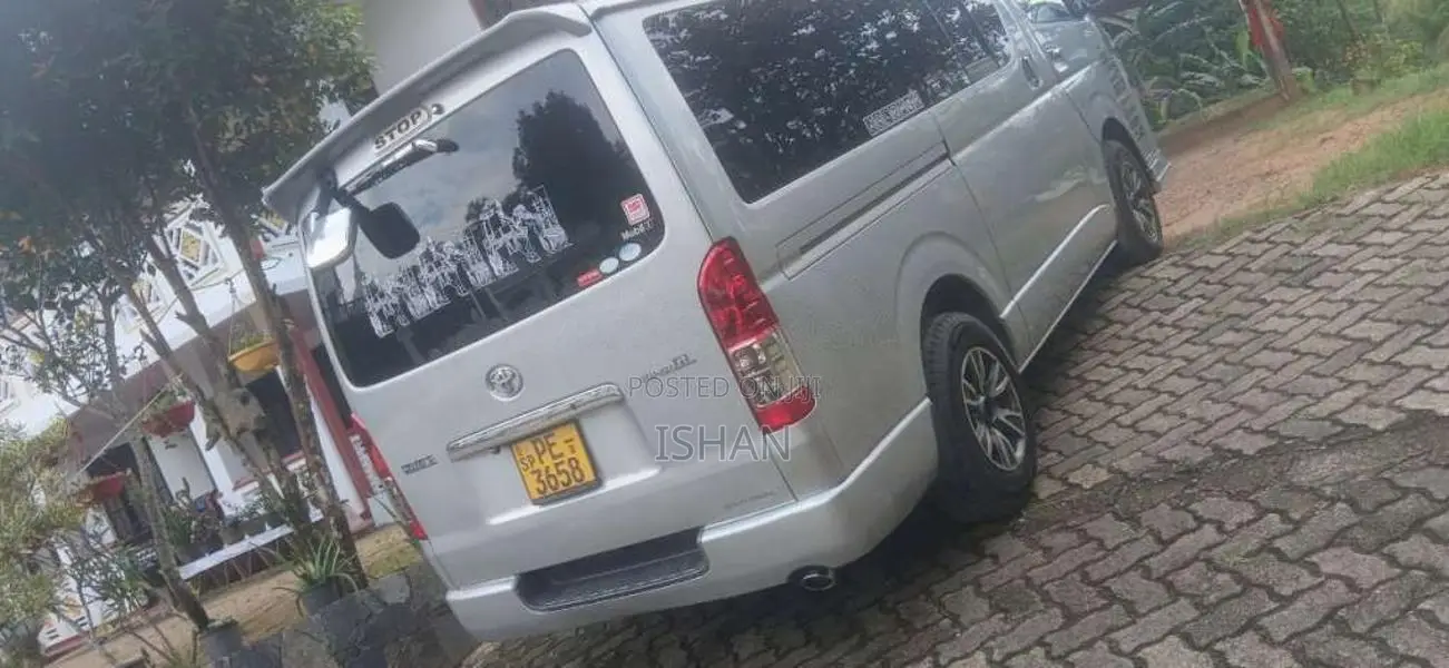Toyota KDH 2004 Van (Used)