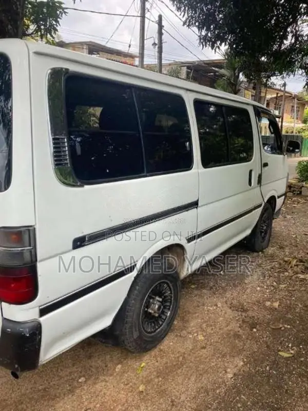 Toyota Dolphin 1992 Van (Used)