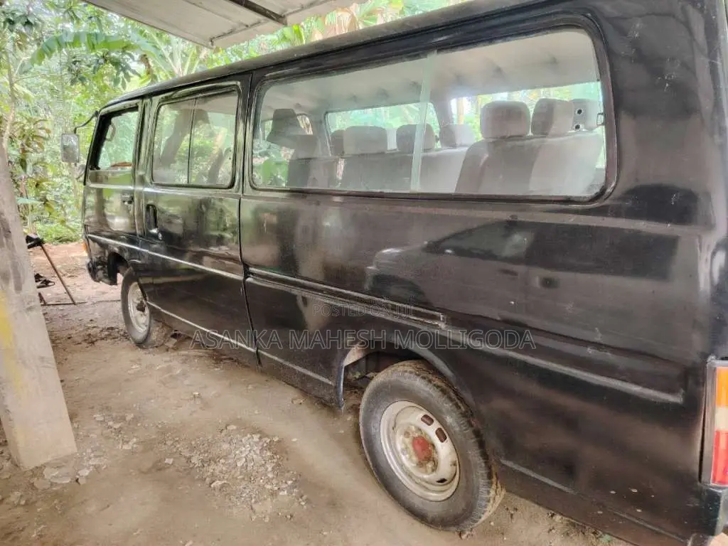 Nissan Vrg 1982 Van (Used)