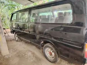 Nissan Vrg 1982 Van (Used)