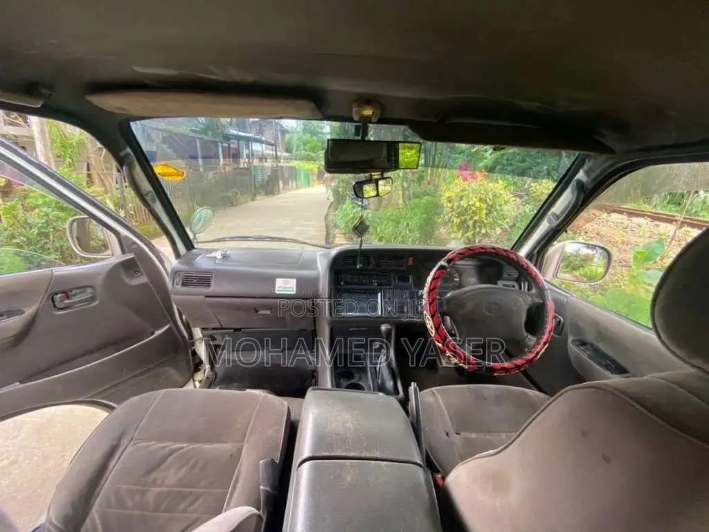 Toyota Dolphin 1992 Van (Used)