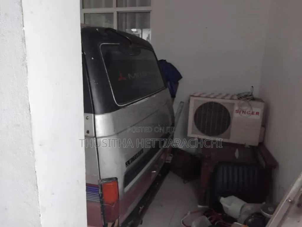 Mitsubishi L300 1976 Van (Used)