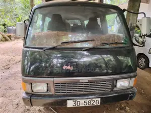 Nissan Vrg 1982 Van (Used)