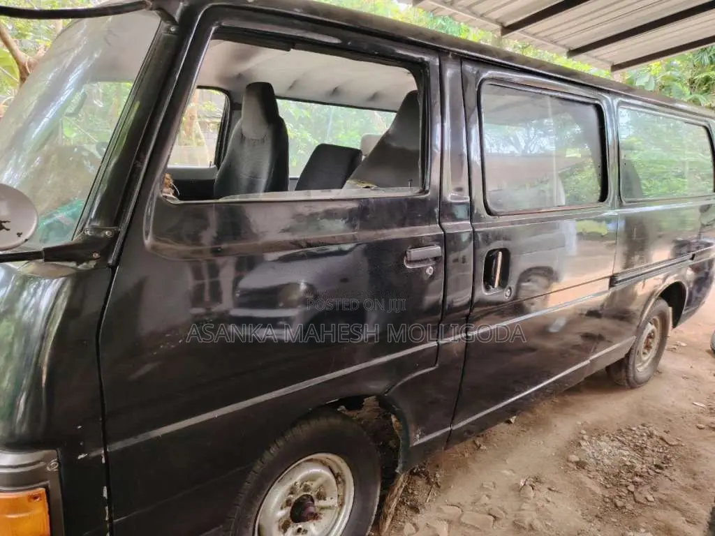Nissan Vrg 1982 Van (Used)
