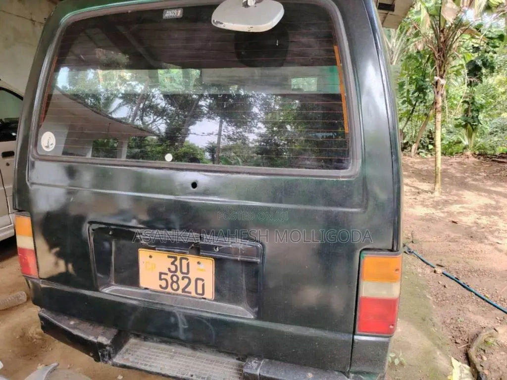 Nissan Vrg 1982 Van (Used)