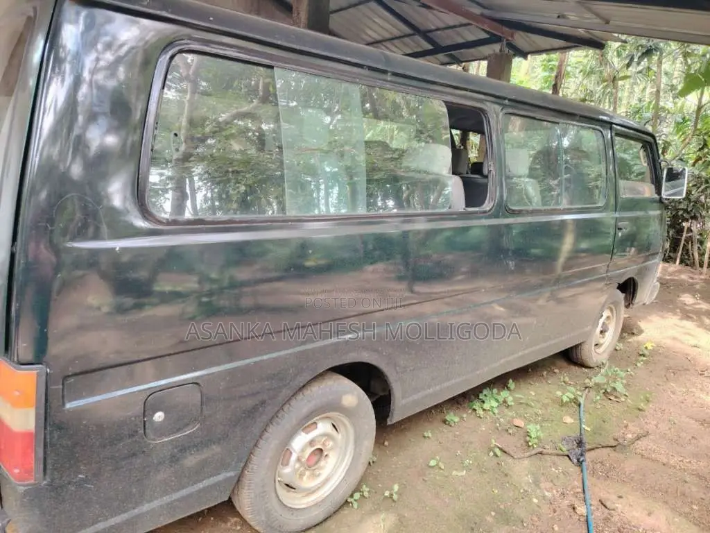 Nissan Vrg 1982 Van (Used)
