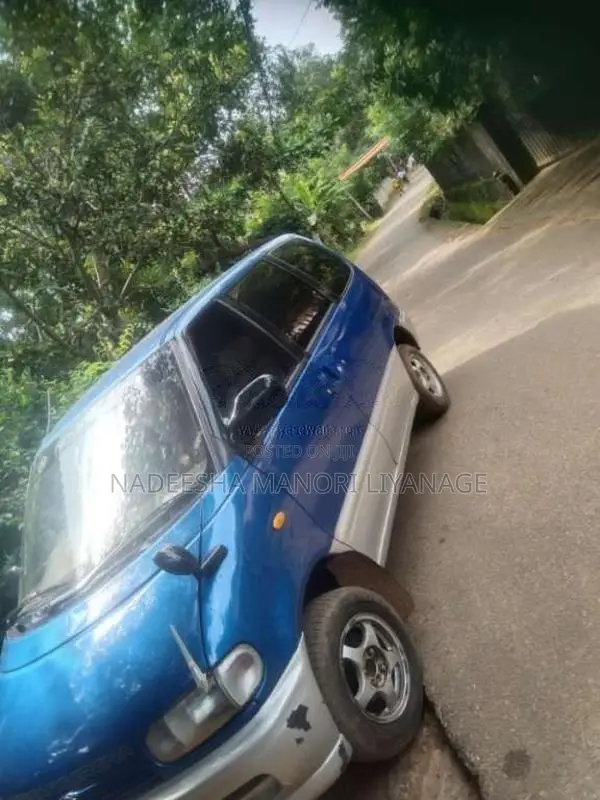 Nissan Nissan 1994 Van (Used)