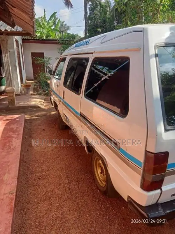 Toyota CR26 1987 Van (Used)