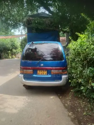 Nissan Nissan 1994 Van (Used)
