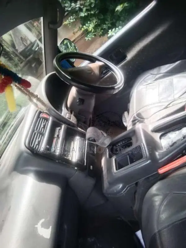 Nissan Nissan 1994 Van (Used)