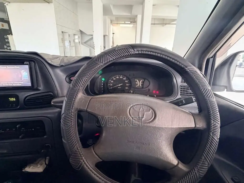 Toyota TownAce 2000 Van (Used)