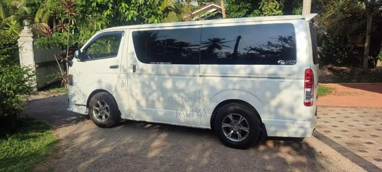 Toyota KDH 2016 Van (Used)
