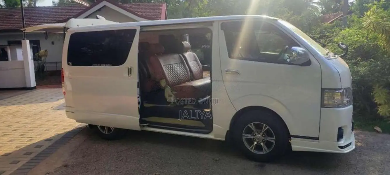 Toyota KDH 2016 Van (Used)