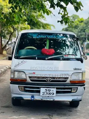 Toyota Dolphin 1992 Van (Used)