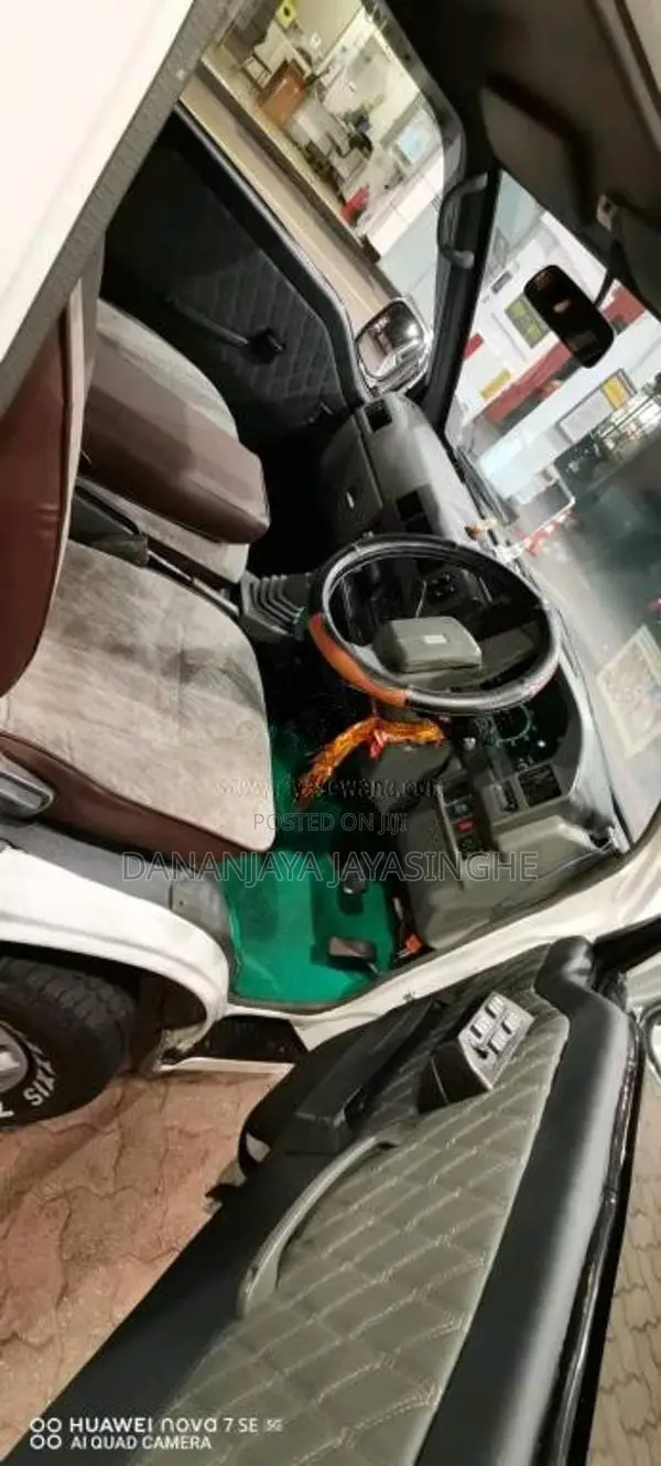 Mitsubishi Po15 2014 Van (Used)