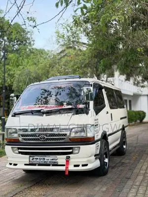 Toyota Dolphin 1997 Van (Used)