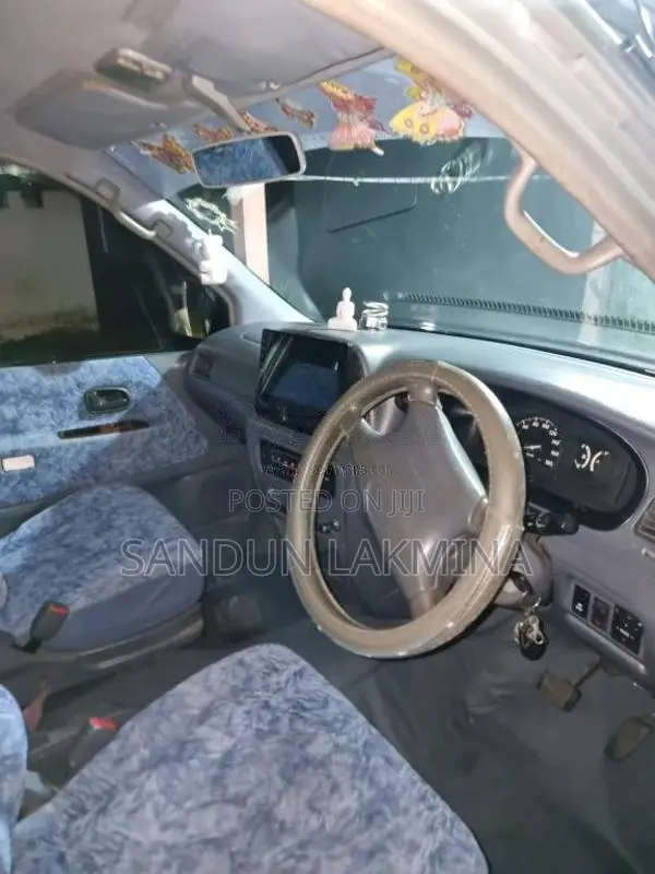 Toyota Noah KR42 2000 Van (Used)