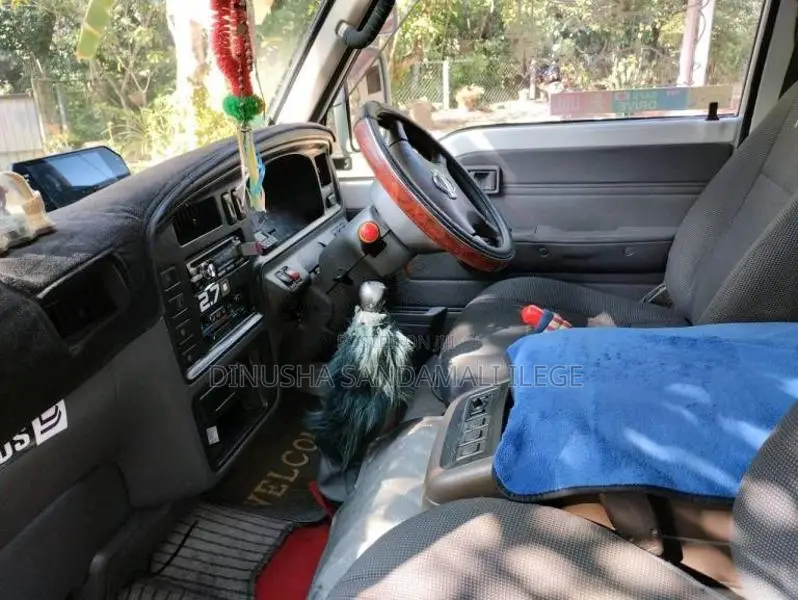 Nissan Caravan Super Long 2002 Van (Used)