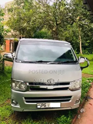 Toyota KDH 206 2012 Van (Used)