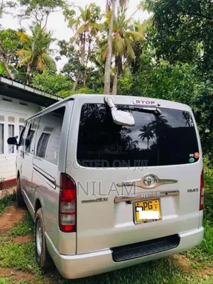 Toyota KDH 206 2012 Van (Used)