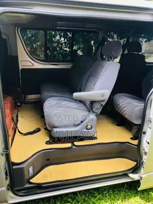 Toyota KDH 206 2012 Van (Used)
