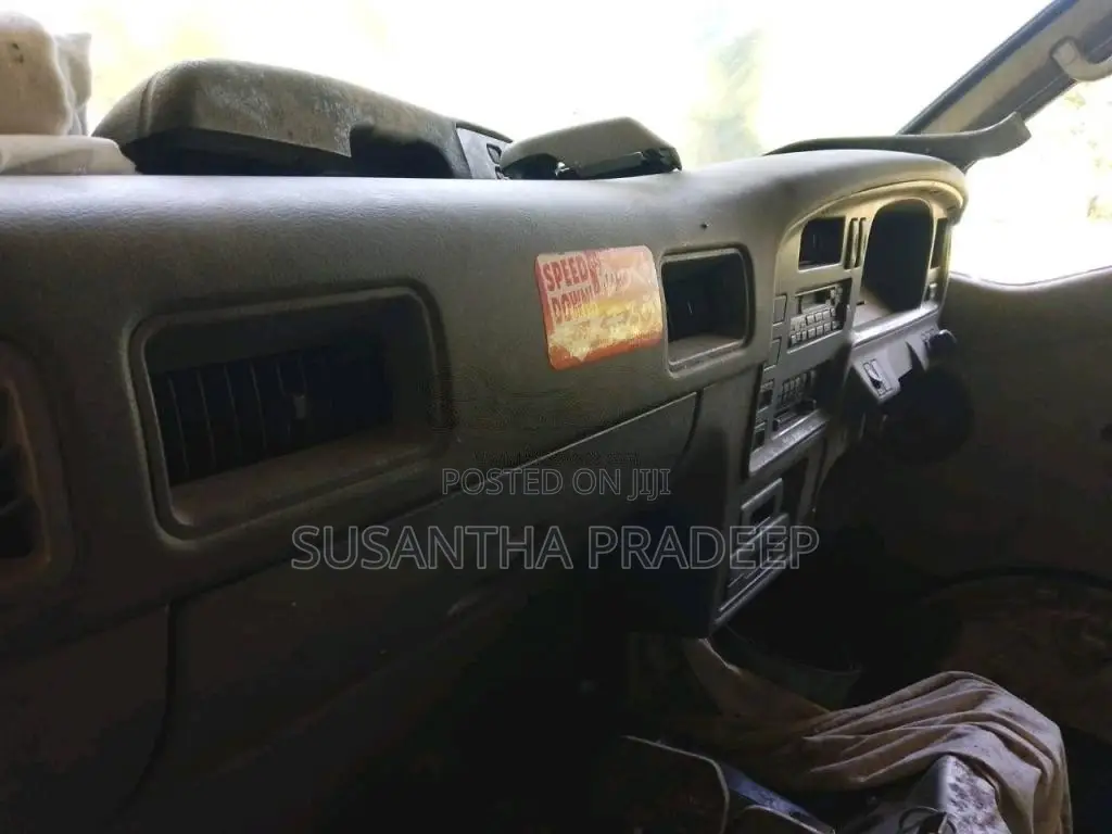 Nissan VRG 1980 Van (Used)