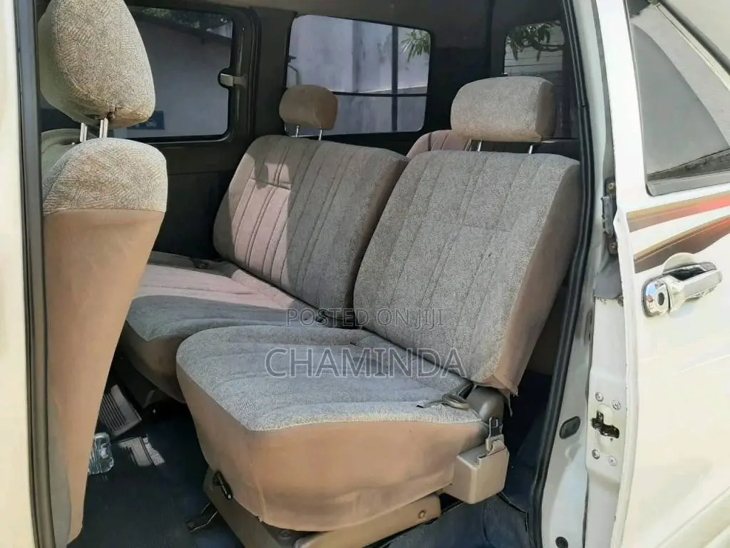 Toyota Townace Noah CR42 GL 2000 Van (Used)