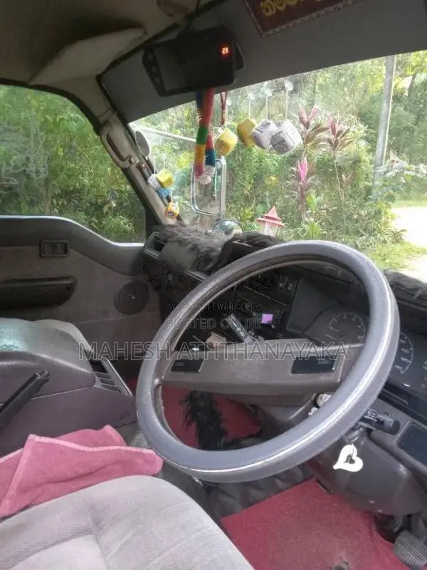 Nissan Caravan 1991 Van (Used)