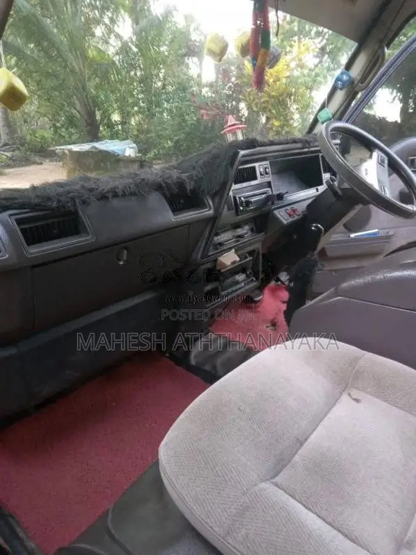 Nissan Caravan 1991 Van (Used)