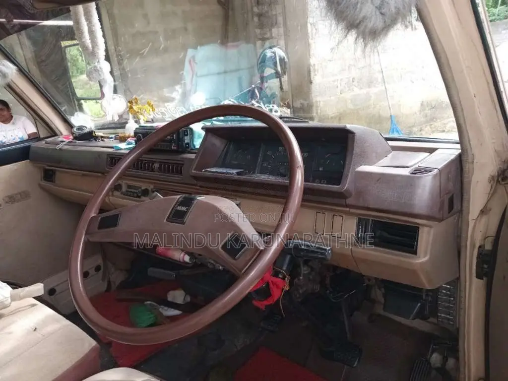 Mitsubishi L300 1984 Van (Used)