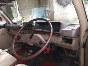 Mitsubishi L300 1984 Van (Used)
