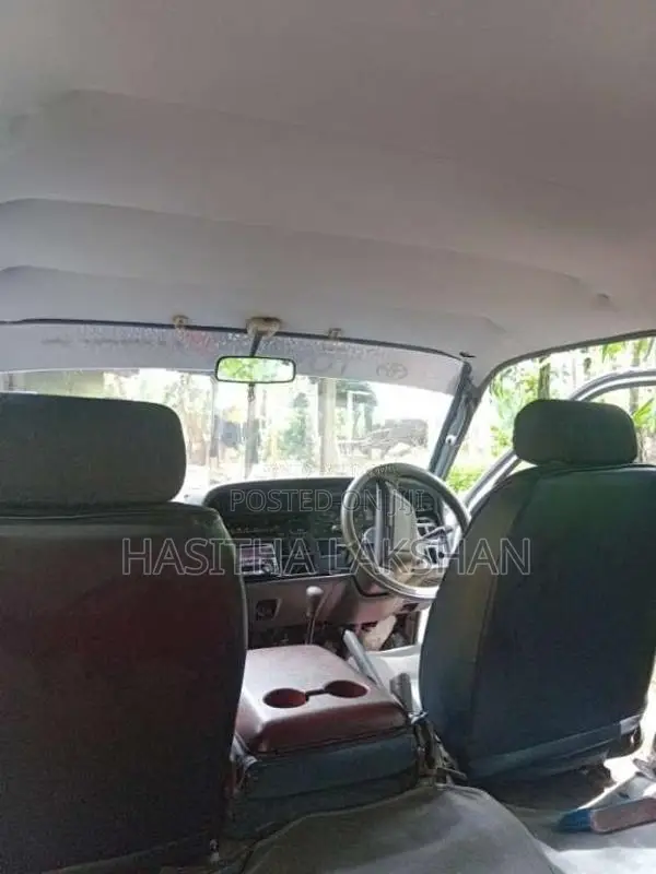 Toyota Dolphin 1990 Van (Used)