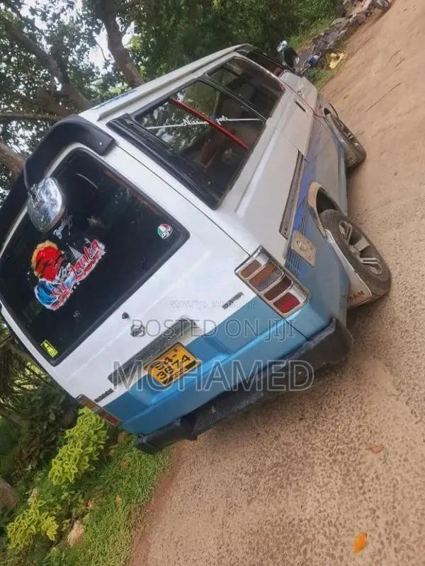 Nissan Caravan 1990 Van (Used)