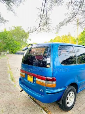Nissan Serena 1993 Van (Used)