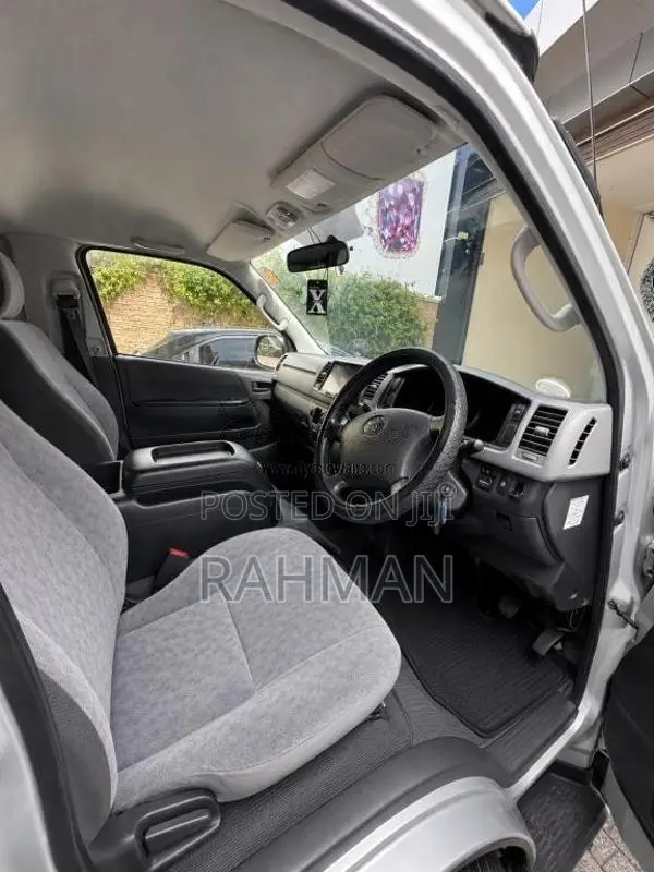 Toyota KDH 200 2006 Van (Used)