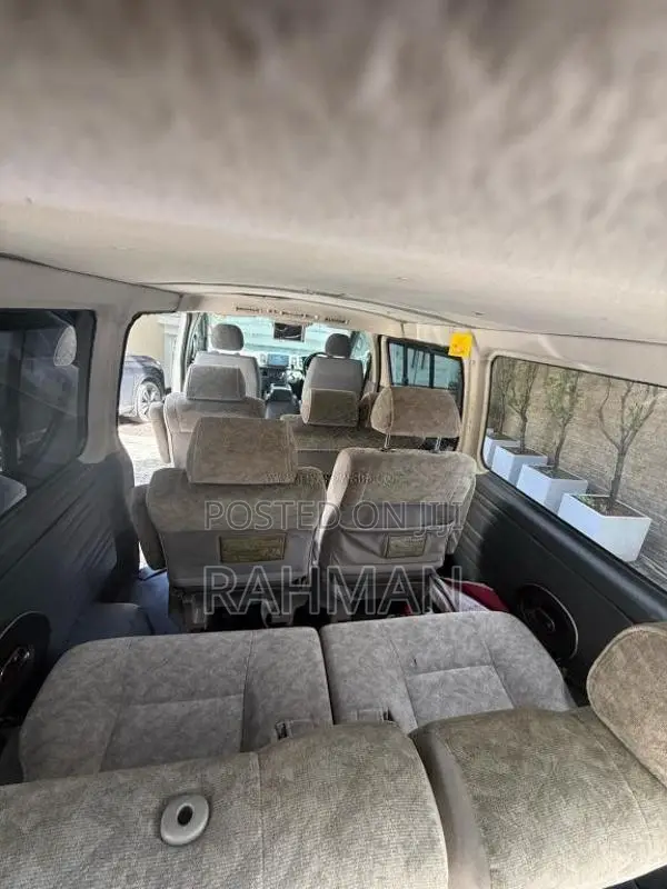 Toyota KDH 200 2006 Van (Used)