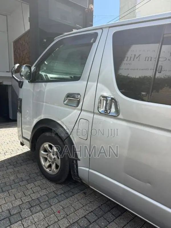 Toyota KDH 200 2006 Van (Used)