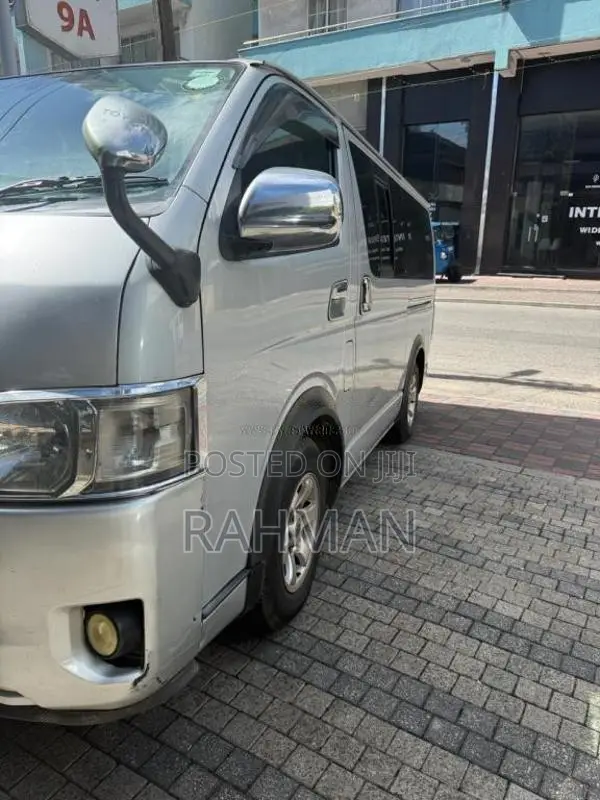 Toyota KDH 200 2006 Van (Used)
