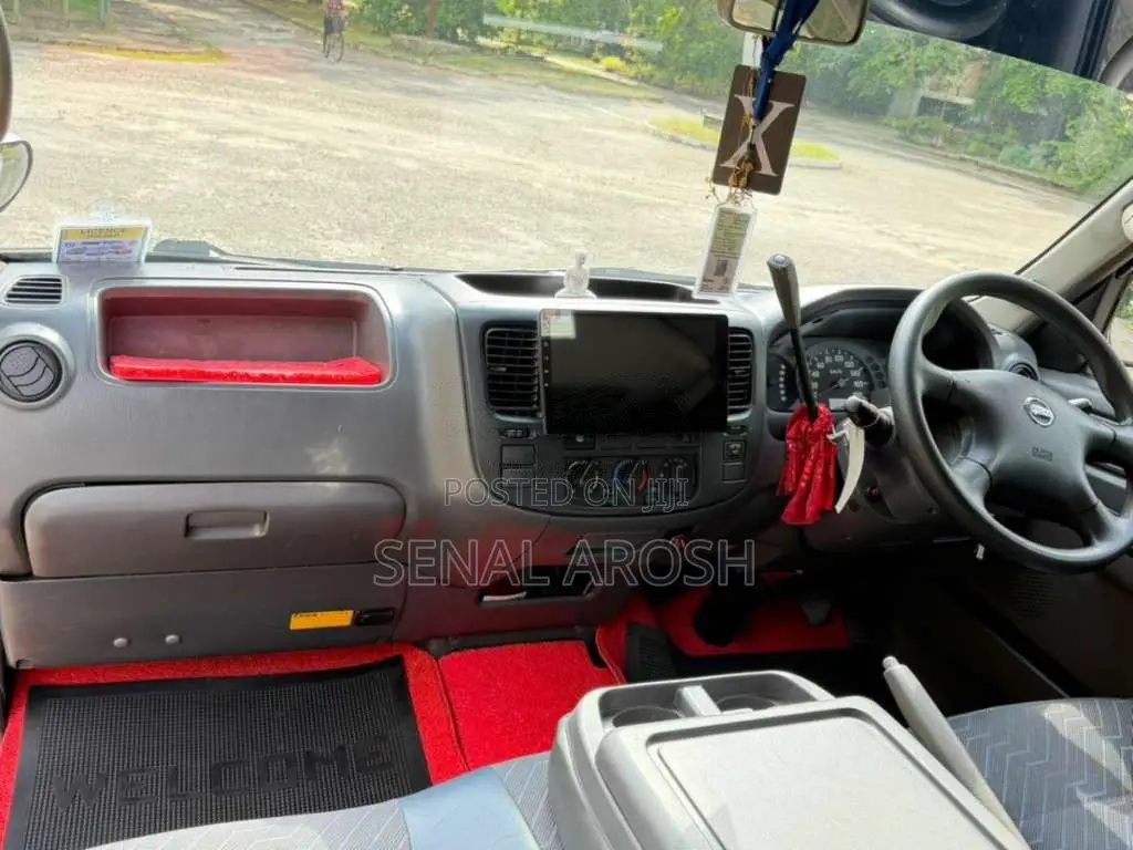 Nissan E25 2007 Van (Used)