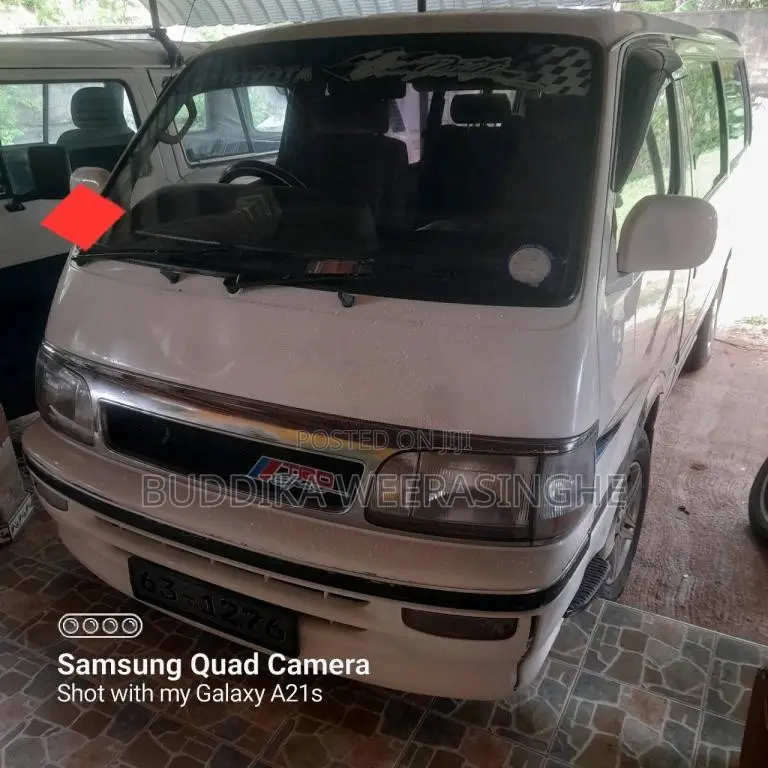 Toyota Dolphin 1995 Van (Used)