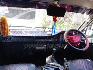 Mitsubishi PO5 1991 Van (Used)