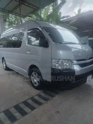 Toyota GDH 2024 Van (Used)