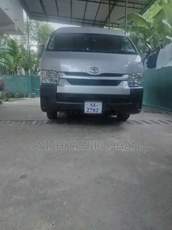 Toyota GDH 2024 Van (Used)