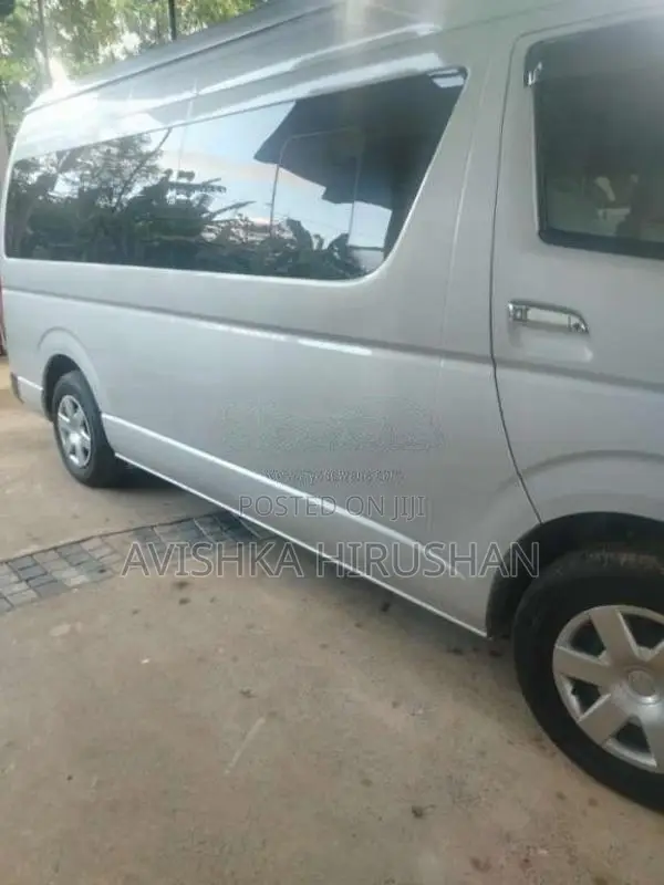 Toyota GDH 2024 Van (Used)