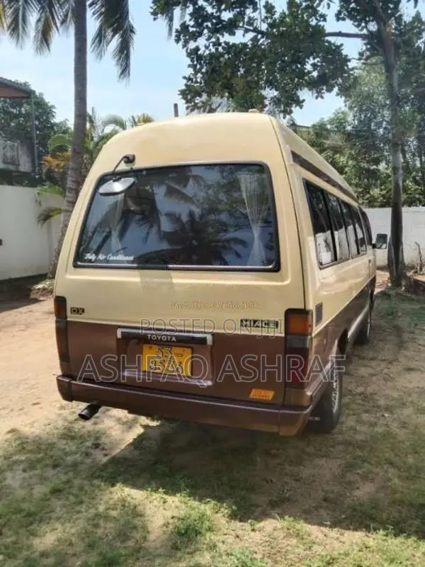 Toyota Shell 1992 Van (Used)