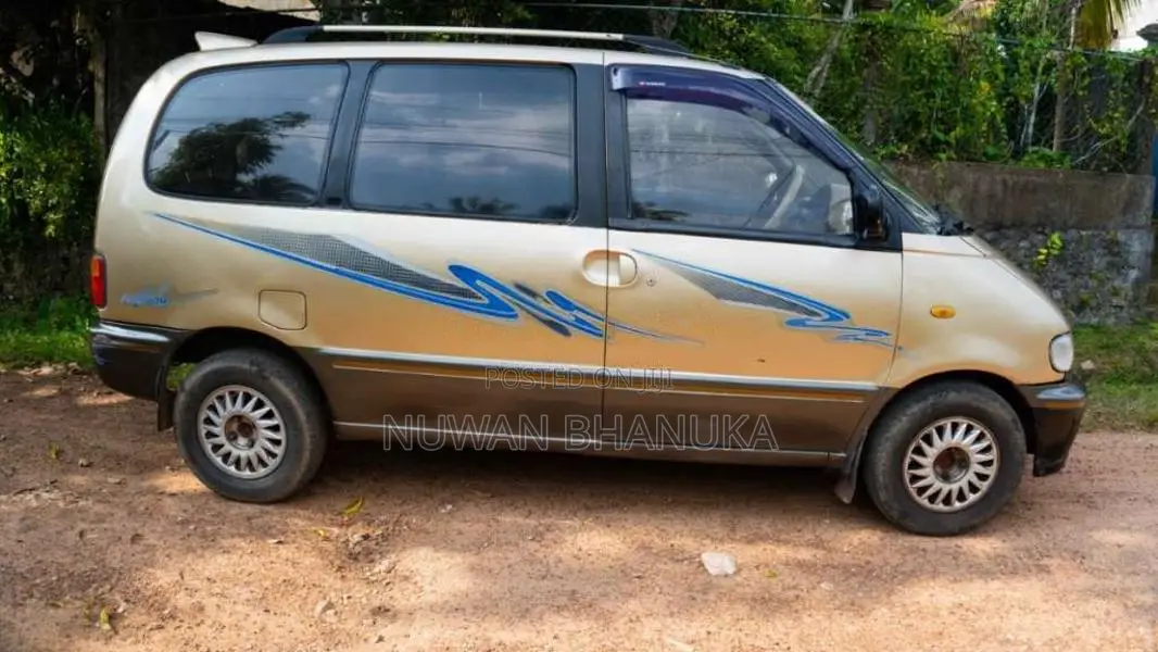 Nissan Serena 1993 Van (Used)