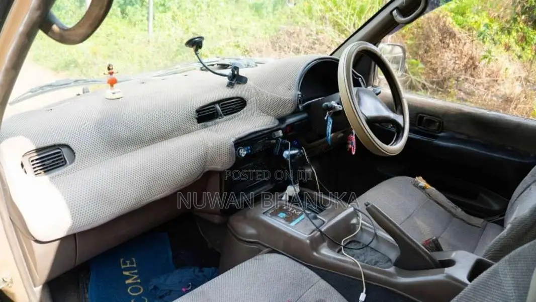 Nissan Serena 1993 Van (Used)